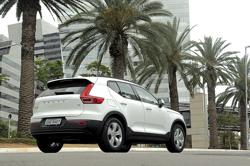 VOLVO XC40 T4
