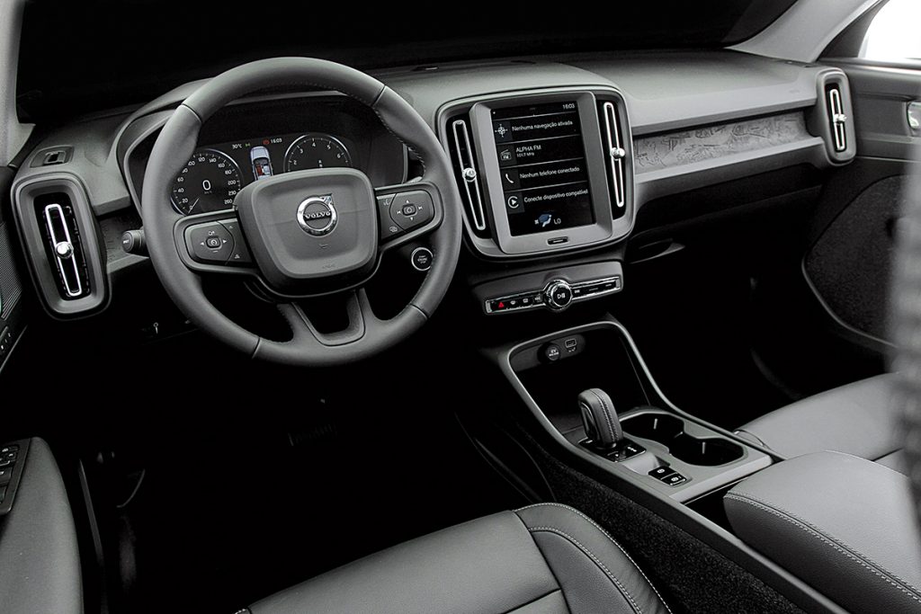 VOLVO XC40 T4