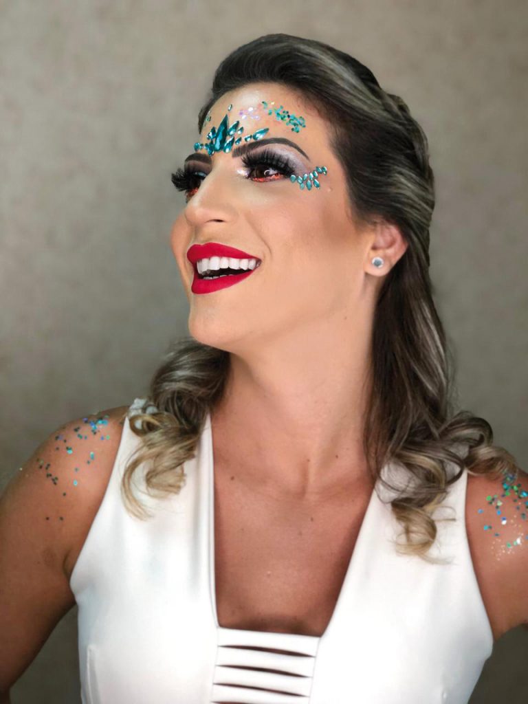 Rebeca - Da avenida para o bloco de rua