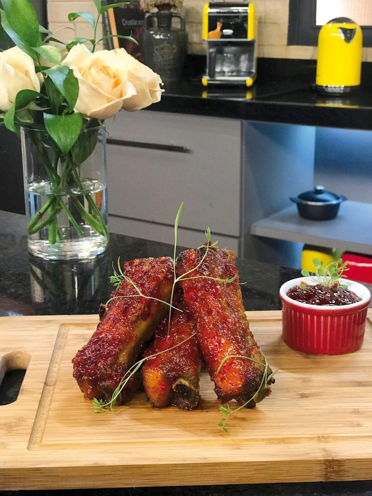 Costelinha e geléia de pimentão
